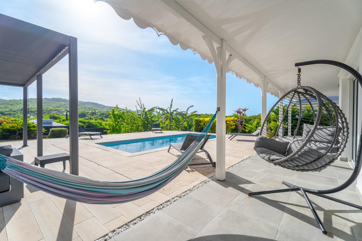 8Location villa piscine 4 chambres sainte luce_hamac